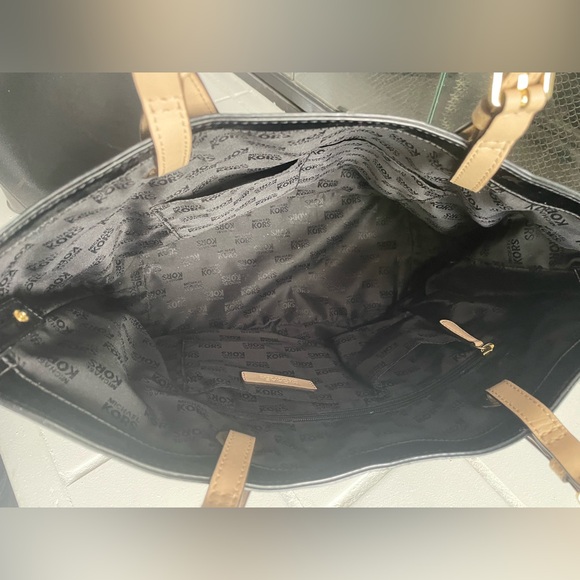 Michael Kors tote - Picture 6 of 7